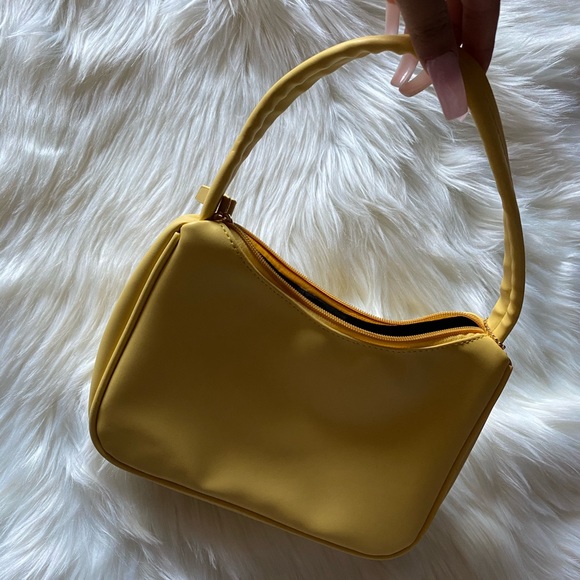 Yellow purse - Picture 2 of 2